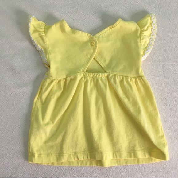 🌼 Yellow Daisy Top with Trim by Carter's 🌼 - Picture 3 of 10